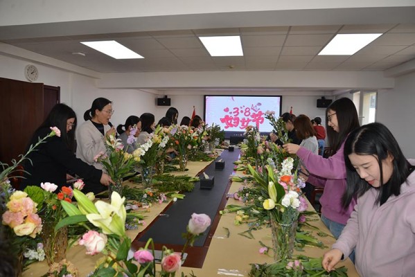 安博集团有限公司官网公司工会举办 “春暖花开·诗情花艺”妇女节插花活动